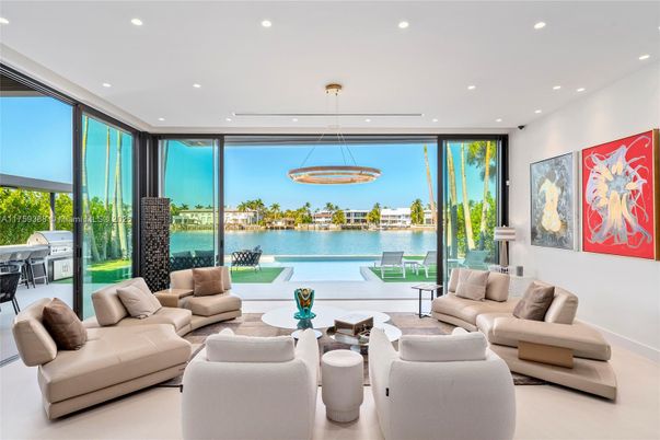 Interior, Living room, Pendant Lights, Recessed Lighting, Water