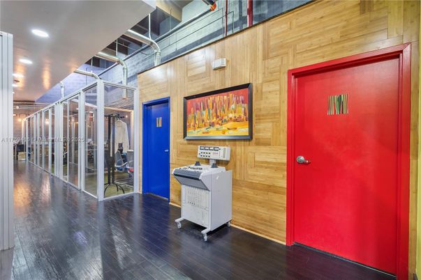 Interior, Recessed Lighting, Wood Texture Flooring, Wooden Walls