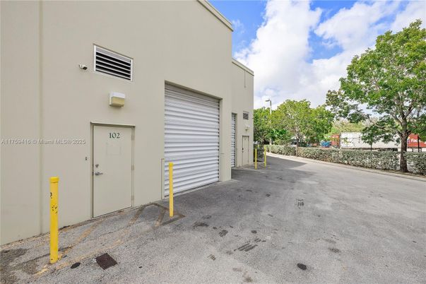 Detached Garage, Exterior