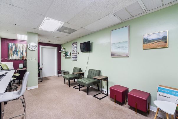 Home Office, Interior