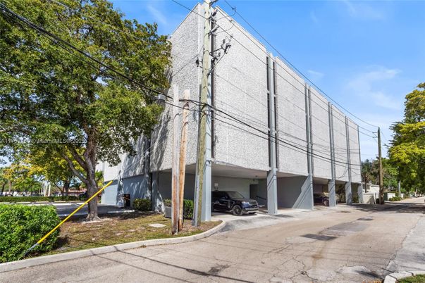 Exterior, Facade, Highrise