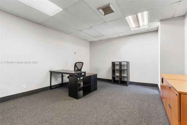 Home Office, Interior
