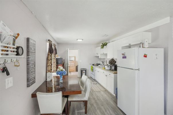 Dining room, Interior, Kitchen, Recessed Lighting, Wood Texture Flooring