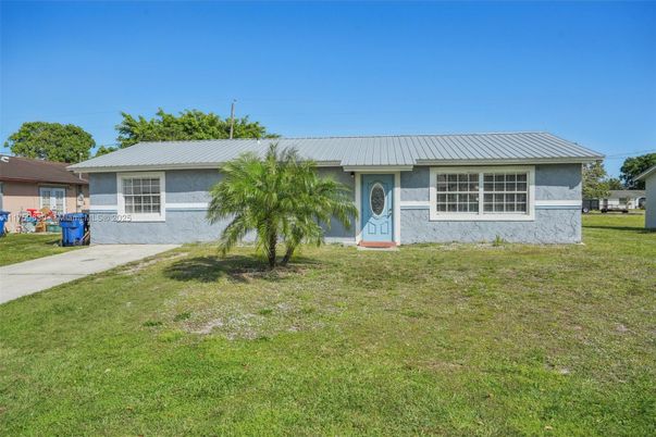 Backyard, Exterior, Facade, Ranch