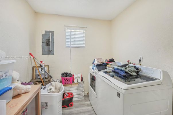 Interior, Washer, Wood Texture Flooring
