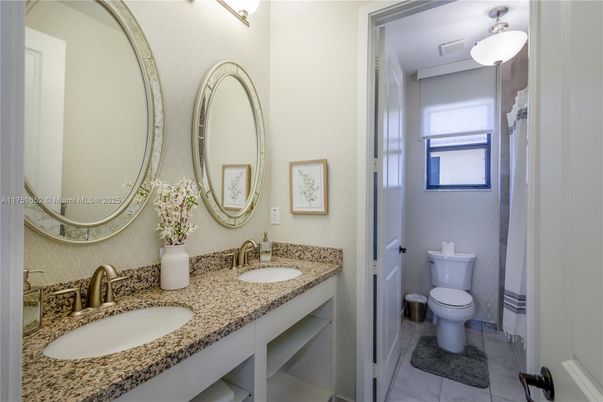 Bathroom, Dual Sink Vanities, Interior