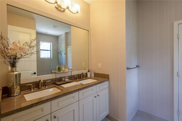 Bathroom, Dual Sink Vanities, Interior
