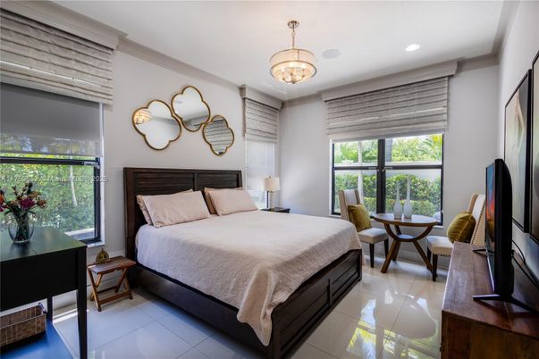Bedroom, Dining room, Interior, Recessed Lighting