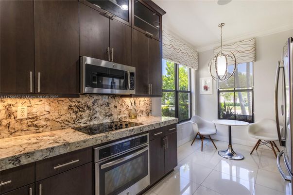 Dining room, Interior, Kitchen, Pendant Lights, Stainless Steel Appliances