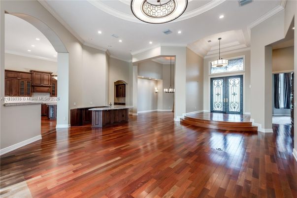 Interior, Pendant Lights, Recessed Lighting, Wood Texture Flooring