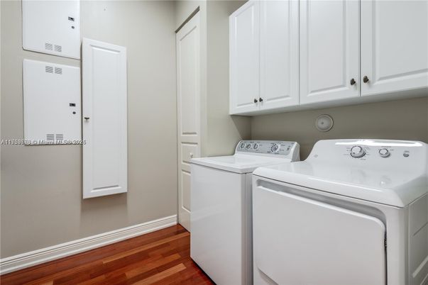 Interior, Utility Closets, Washer, Wood Texture Flooring
