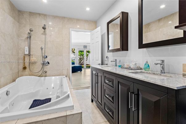 Bathroom, Dual Sink Vanities, Interior, Recessed Lighting