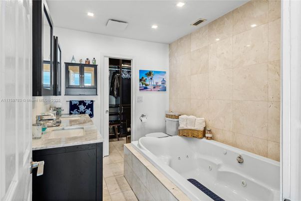 Bathroom, Dual Sink Vanities, Interior, Recessed Lighting