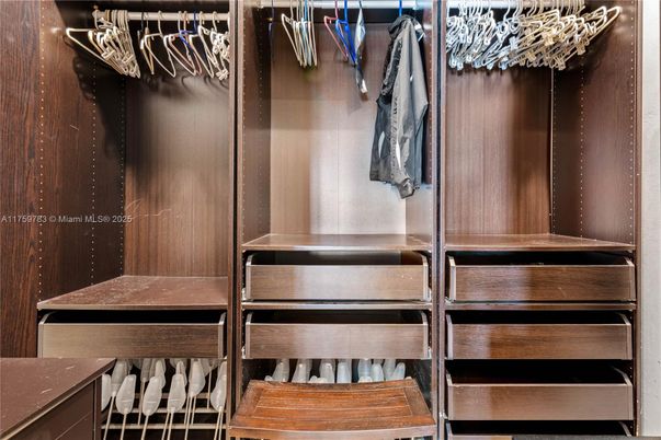 Interior, Walk-in Closets