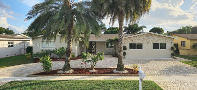Backyard, Exterior, Facade, Ranch