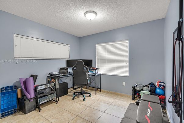 Home Office, Interior