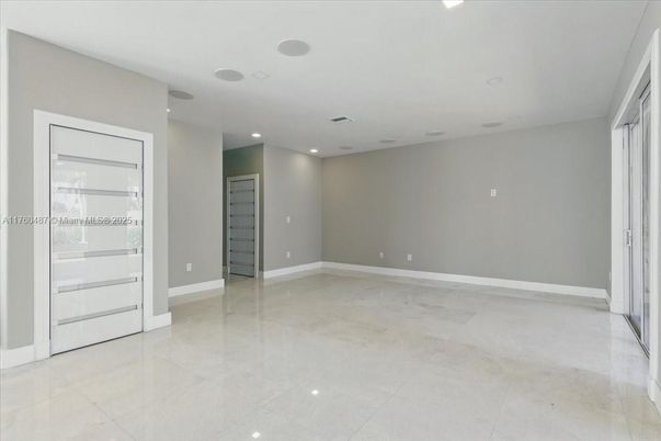 Empty room, Interior, Recessed Lighting