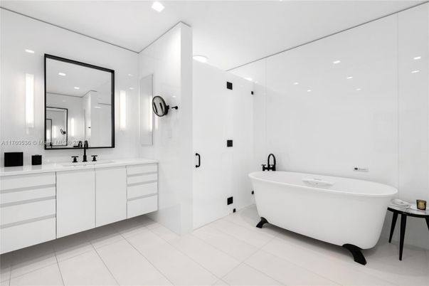 Bathroom, Dual Sink Vanities, Free Standing Baths, Interior, Recessed Lighting