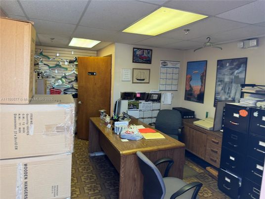 Home Office, Interior