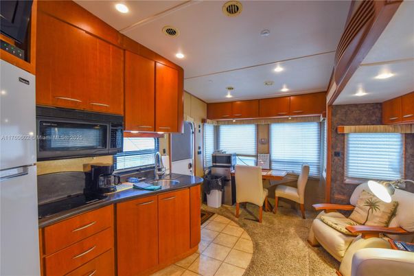 Dining room, Interior, Kitchen, Recessed Lighting