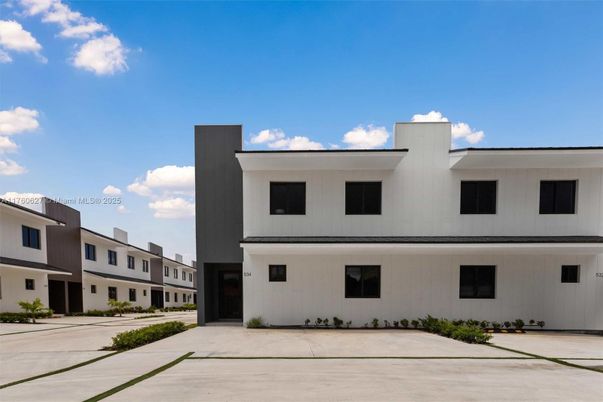 Exterior, Facade, Farmhouse