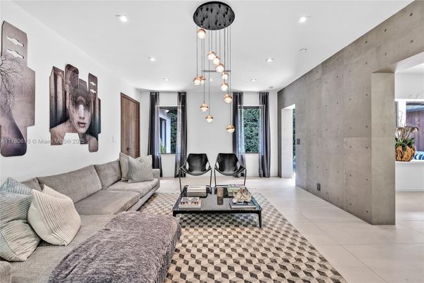 Interior, Living room, Pendant Lights, Recessed Lighting