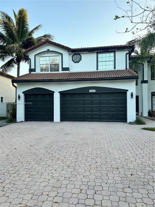 Attached, Exterior, Facade, Mediterranean