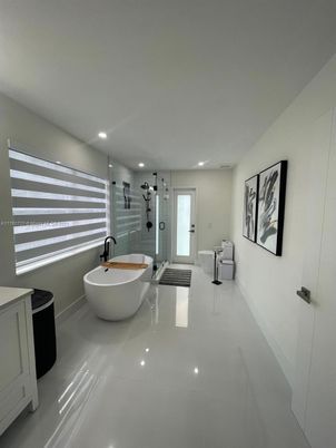 Bathroom, Free Standing Baths, Interior, Recessed Lighting