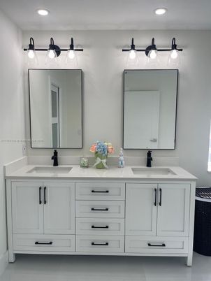 Bathroom, Dual Sink Vanities, Interior, Recessed Lighting