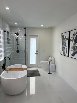 Bathroom, Free Standing Baths, Glass Shower, Interior, Recessed Lighting