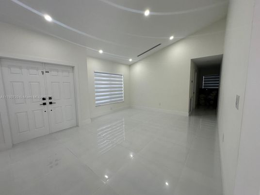 Empty room, Interior, Recessed Lighting