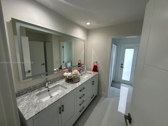 Bathroom, Dual Sink Vanities, Interior, Recessed Lighting