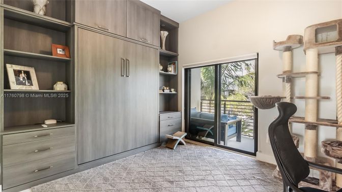 Home Office, Interior
