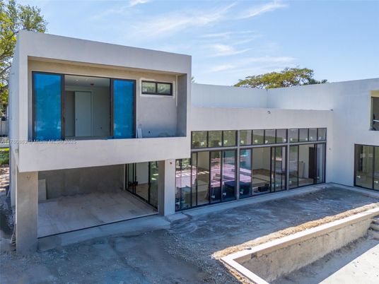 Exterior, Facade, Modern
