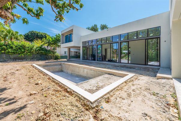 Backyard, Exterior, Facade, Modern
