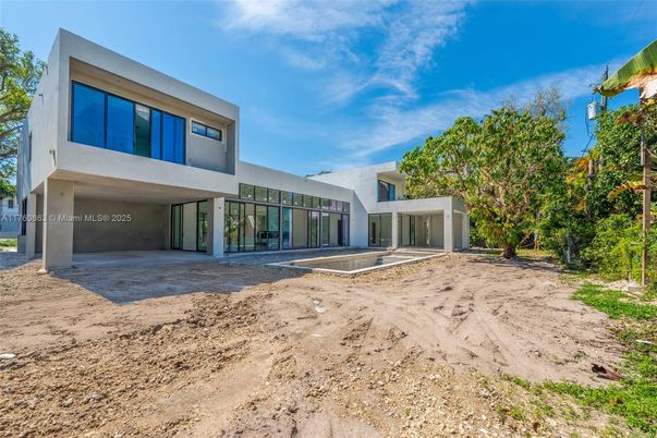 Backyard, Exterior, Facade, Modern