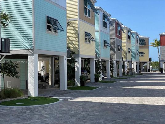 Exterior, Facade, Rowhouse