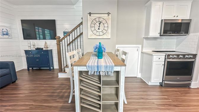 Interior, Kitchen, Wood Texture Flooring