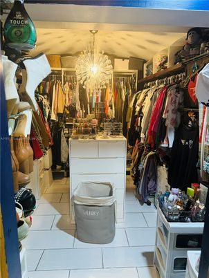 Chandelier, Interior, Walk-in Closets