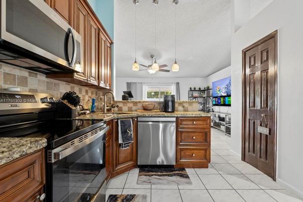 Interior, Kitchen, Pendant Lights, Stainless Steel Appliances