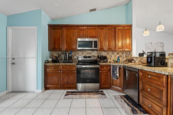 Interior, Kitchen, Pendant Lights, Stainless Steel Appliances