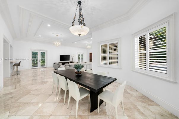 Chandelier, Dining room, Interior, Living room, Pendant Lights, Recessed Lighting