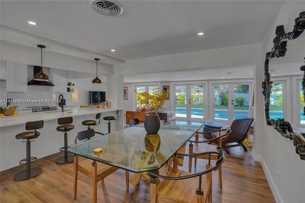 Dining room, Interior, Kitchen, Pendant Lights, Recessed Lighting, Wood Texture Flooring