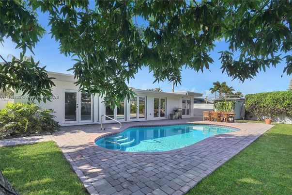 Exterior, Pool