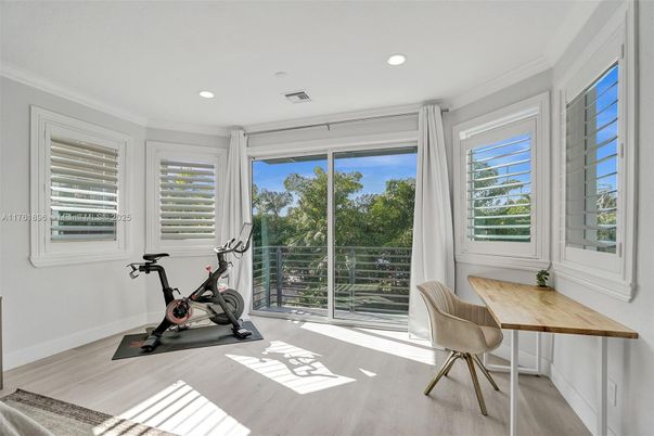 Fitness Equipment, Interior, Recessed Lighting, Wood Texture Flooring