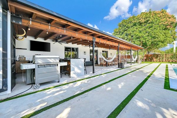 Exterior, Hot Tub