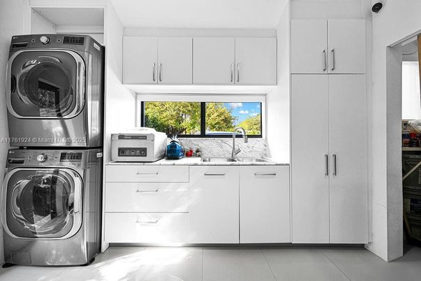 Interior, Utility Closets, Washer