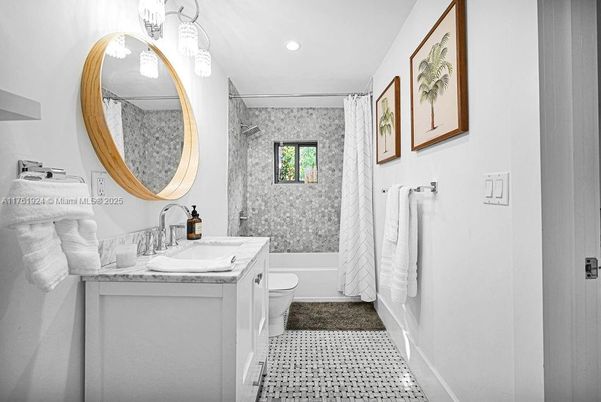 Bathroom, Interior, Recessed Lighting