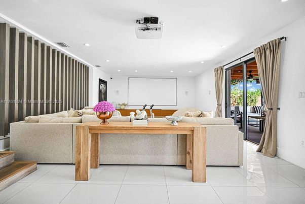 Interior, Living room, Projection Screen, Recessed Lighting, Theatre Room