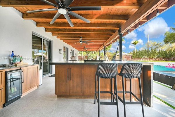Exterior, Wooden Beams